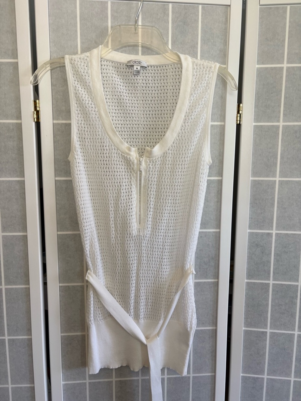 Cache White Sleeveless Knit Tunic with Front Zip and Waist Tie